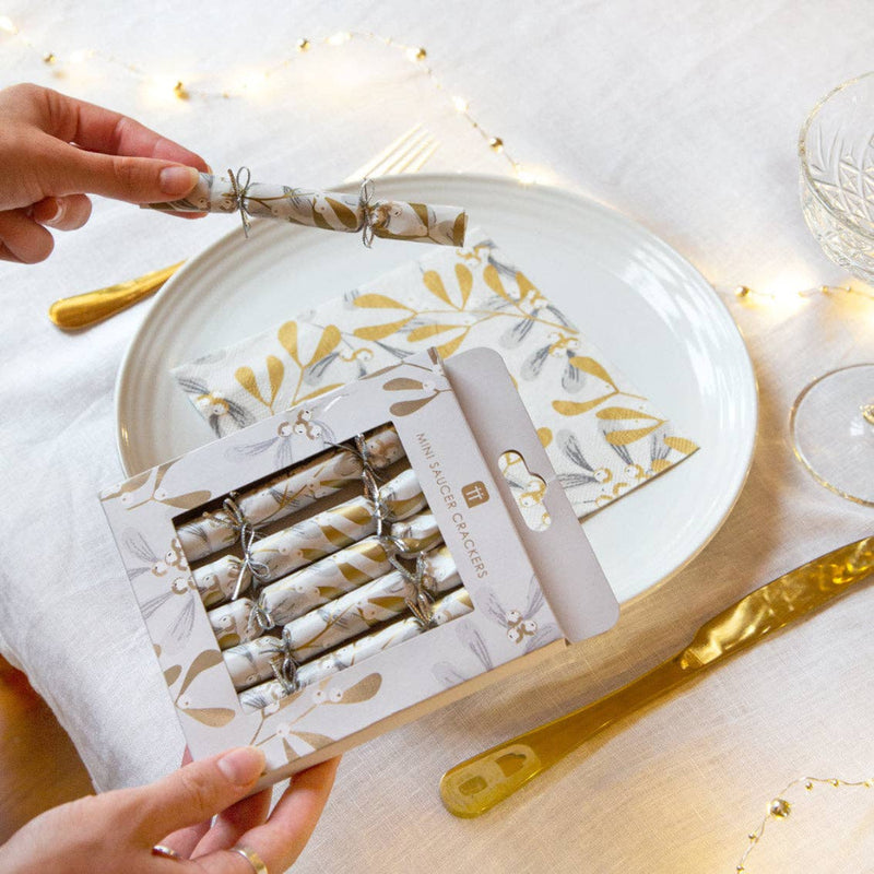 Mistletoe Christmas Saucer Crackers | Putti Christmas Entertaining 