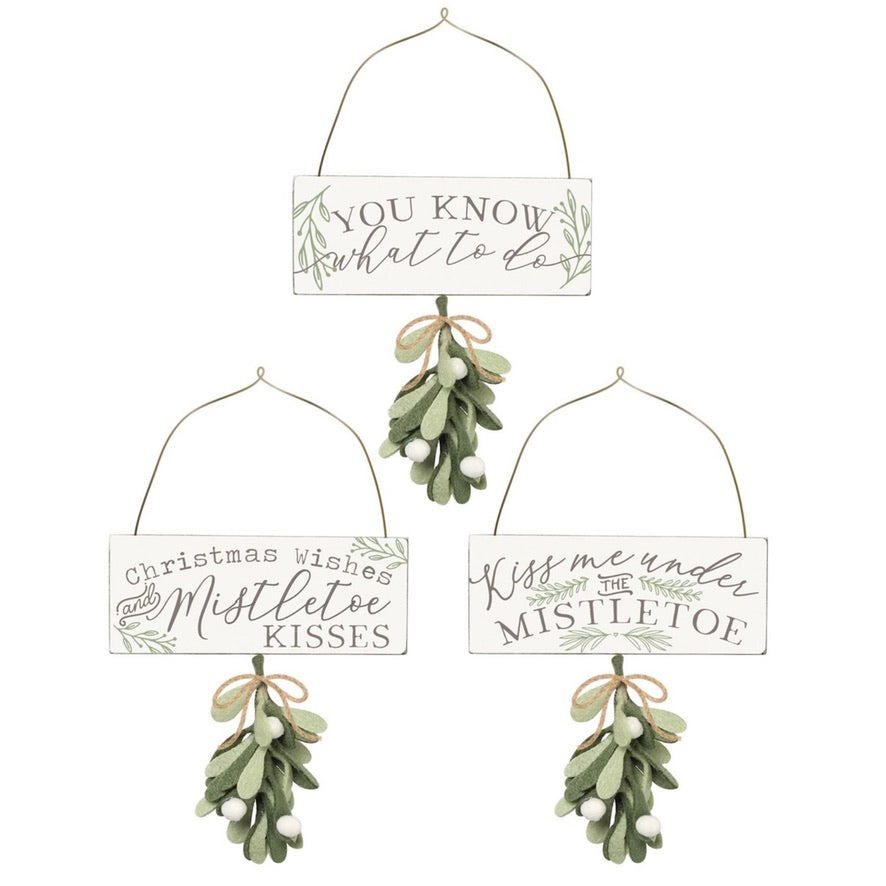 Mistletoe with Plaque Ornament | Putti Christmas Celebrations